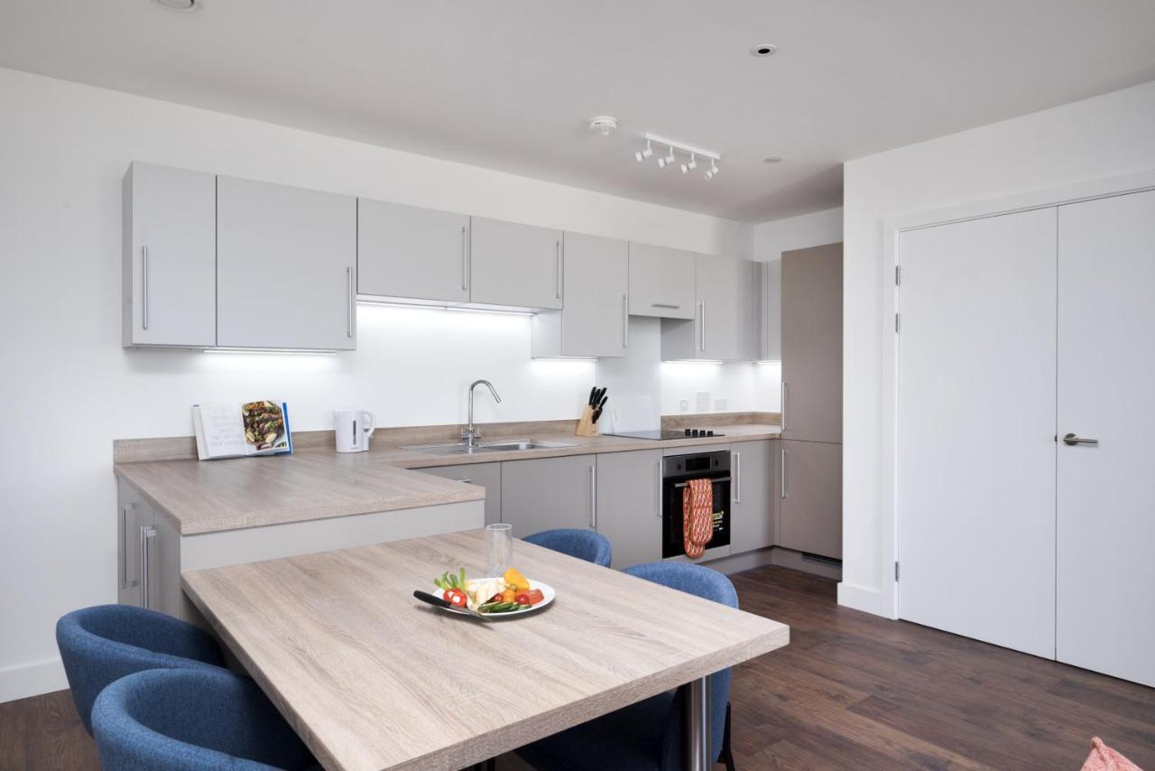 Modern Studios And Apartments At Barking Wharf In London Eksteriør billede