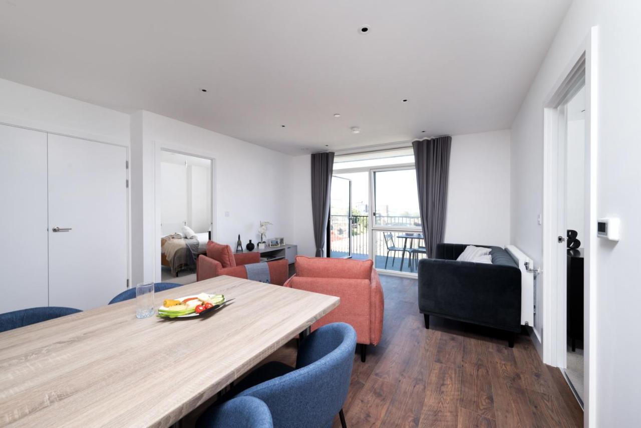 Modern Studios And Apartments At Barking Wharf In London Eksteriør billede