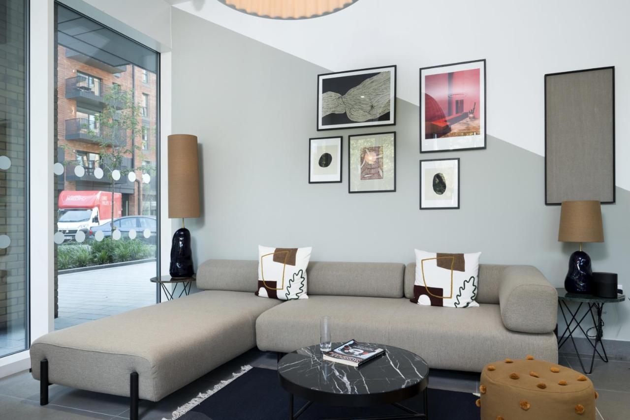 Modern Studios And Apartments At Barking Wharf In London Eksteriør billede