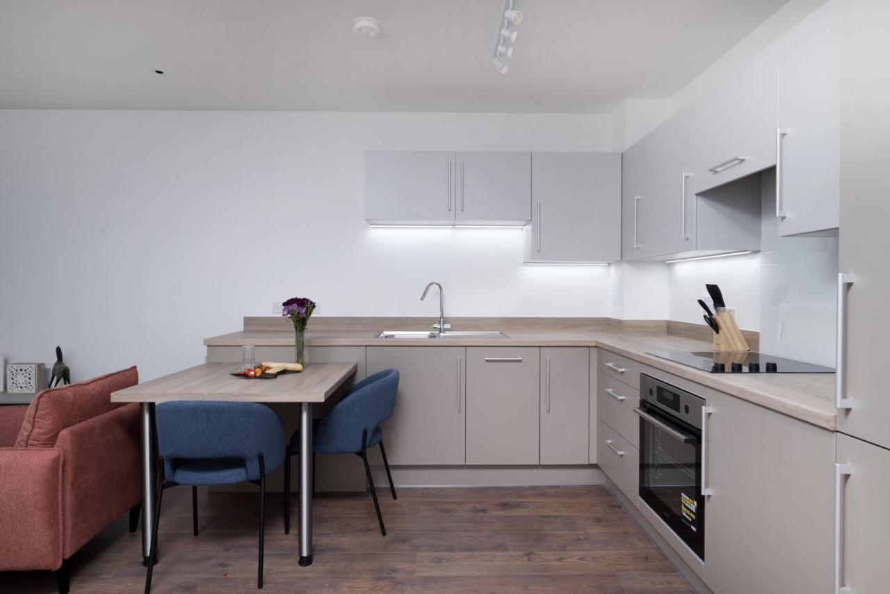 Modern Studios And Apartments At Barking Wharf In London Eksteriør billede