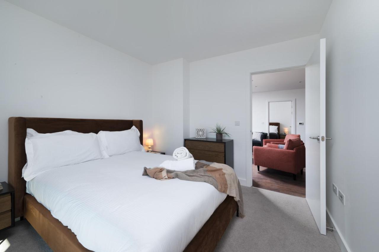 Modern Studios And Apartments At Barking Wharf In London Eksteriør billede