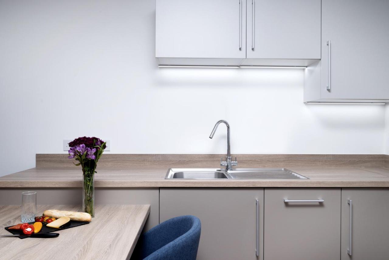 Modern Studios And Apartments At Barking Wharf In London Eksteriør billede