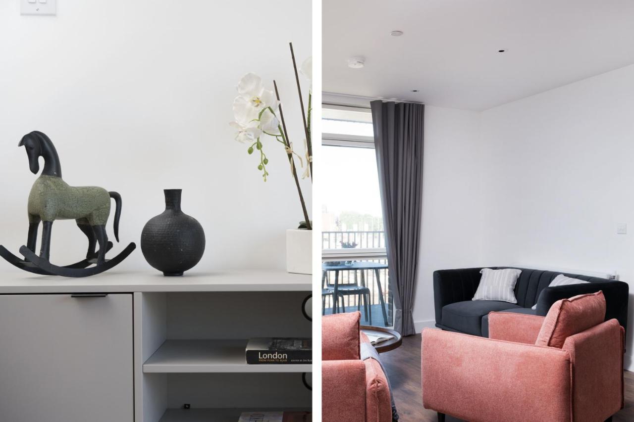 Modern Studios And Apartments At Barking Wharf In London Eksteriør billede