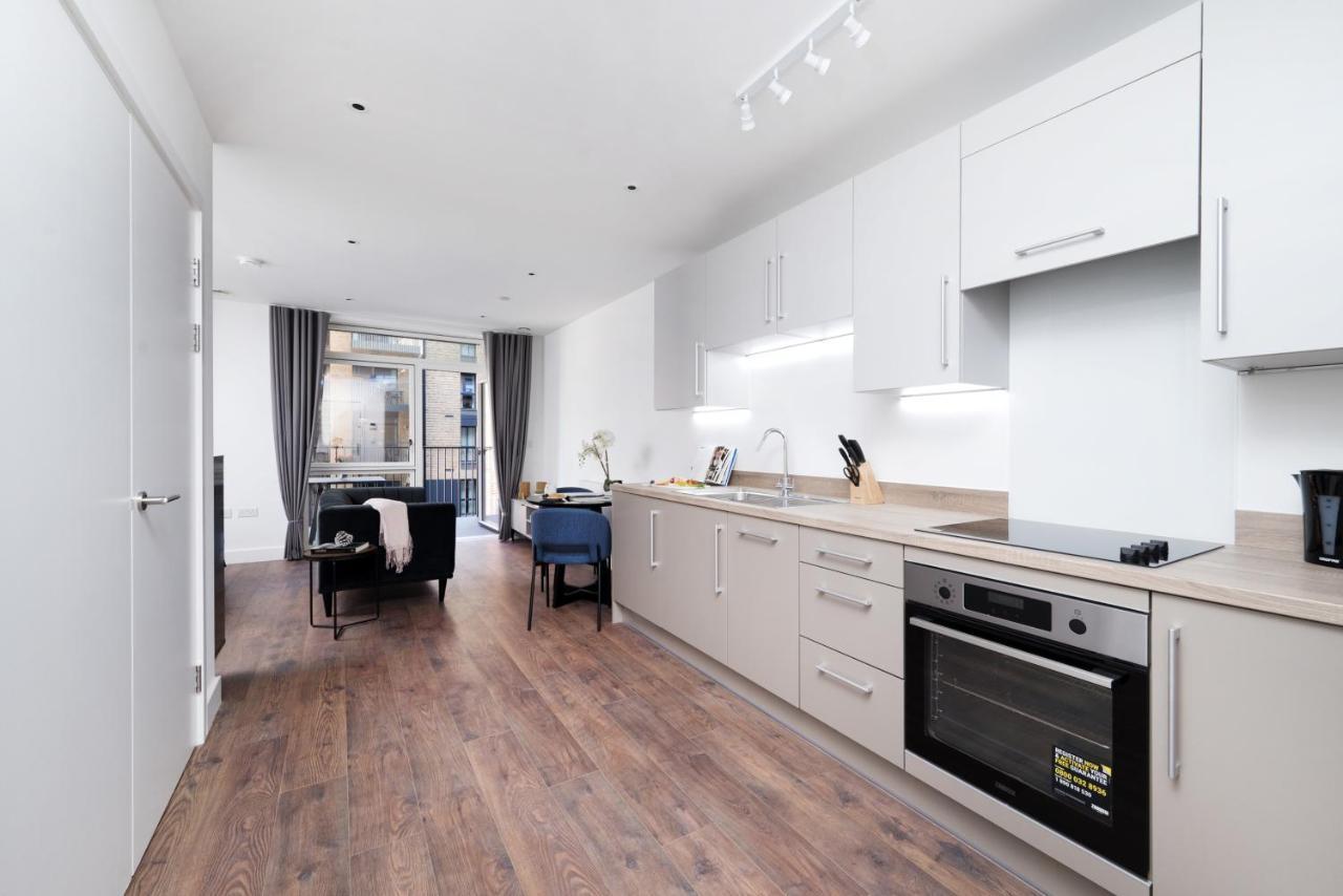 Modern Studios And Apartments At Barking Wharf In London Eksteriør billede