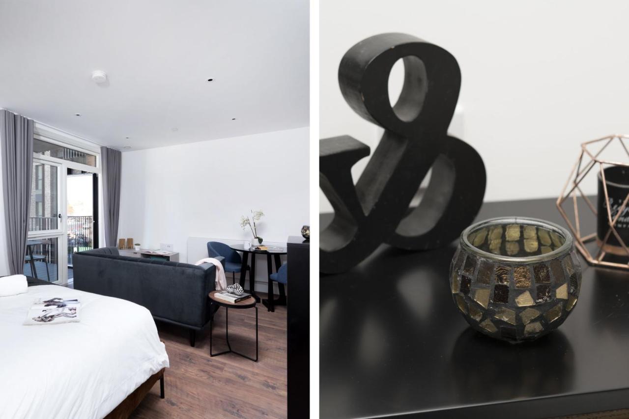 Modern Studios And Apartments At Barking Wharf In London Eksteriør billede